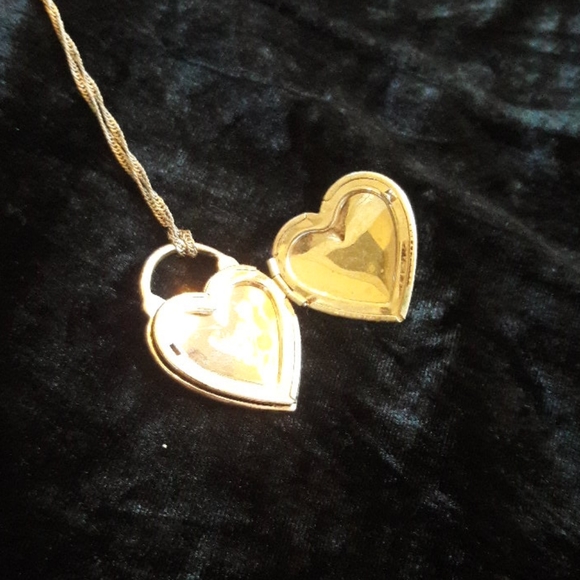 Vintage look detailed heart charm locket - Picture 6 of 8